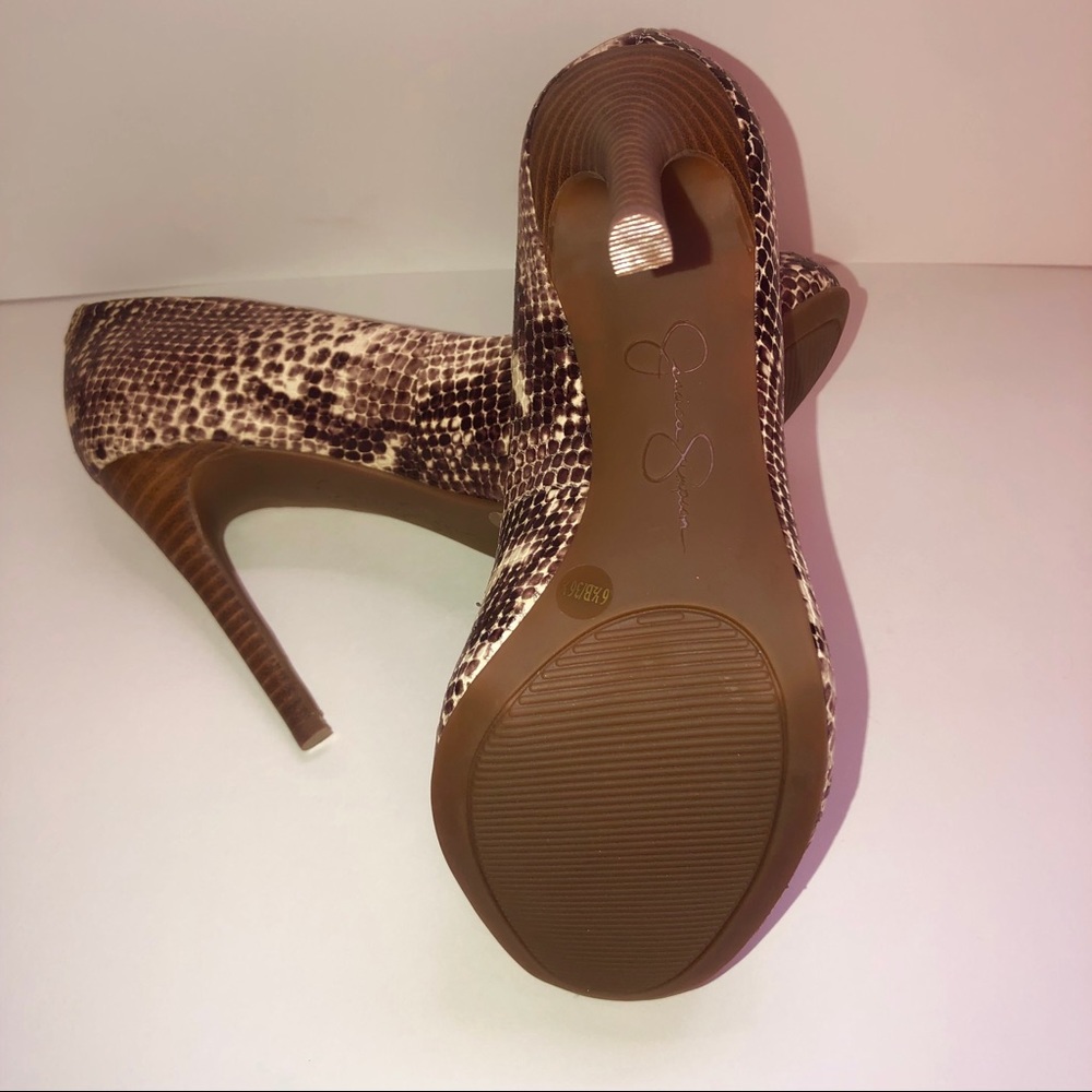New Jessica Simpson Snakeskin Round Toe Pump Heel - Picture 8 of 8